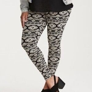 Torrid Black and Cream Patterned Leggings